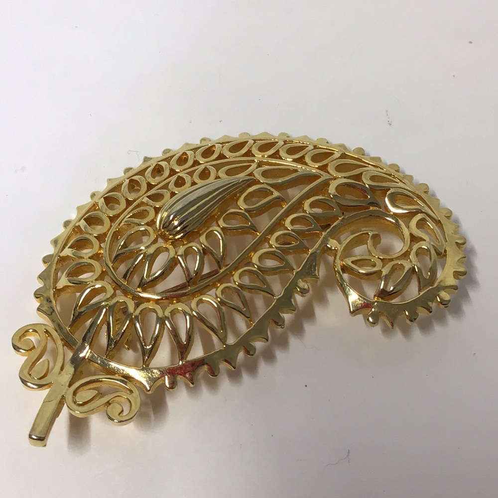 Gold Paisley Brooch signed Vendome collectible costume jewellery vintage pin